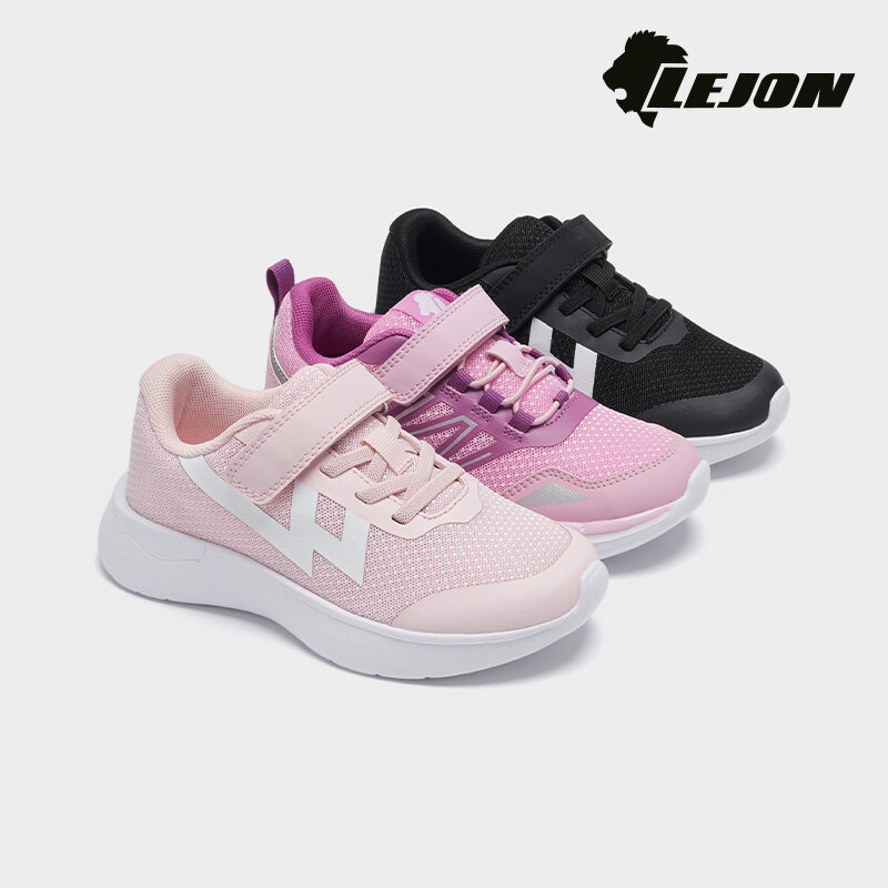 Tre barnsneakers med lättviktssula från varumärket Lejon uppradade efter varandra