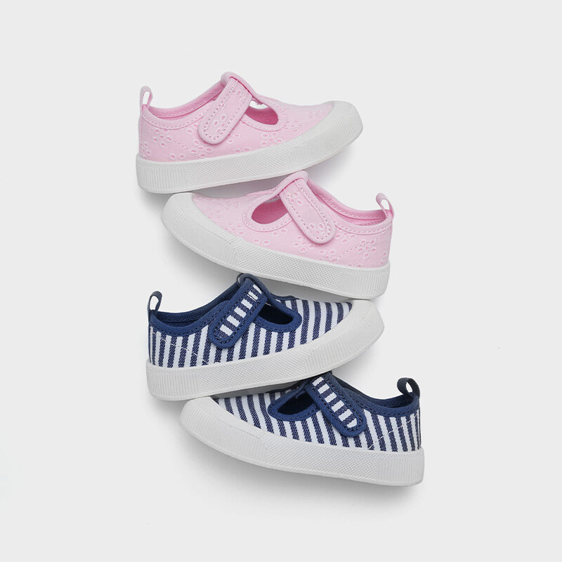 Färgglada sneakers för barn med blinkande sula
