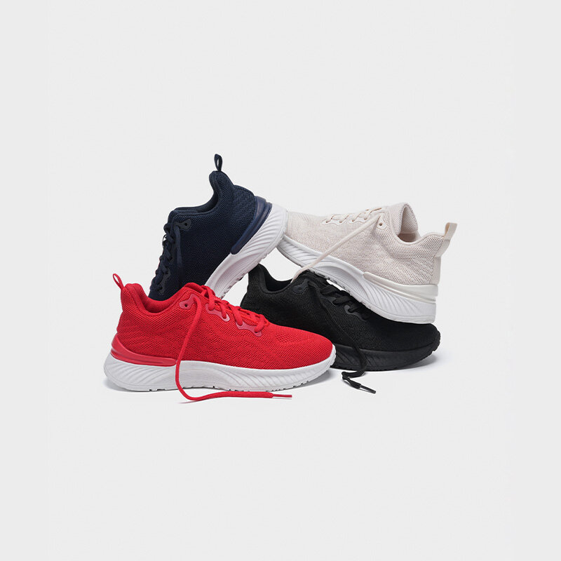 Fyra damsneakers i olika färger
