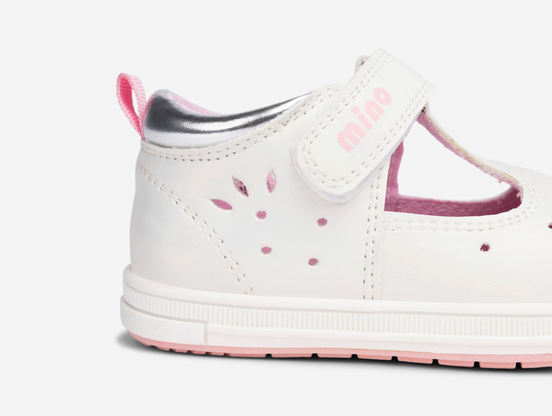 Mino, Sandaler Metallfärgade