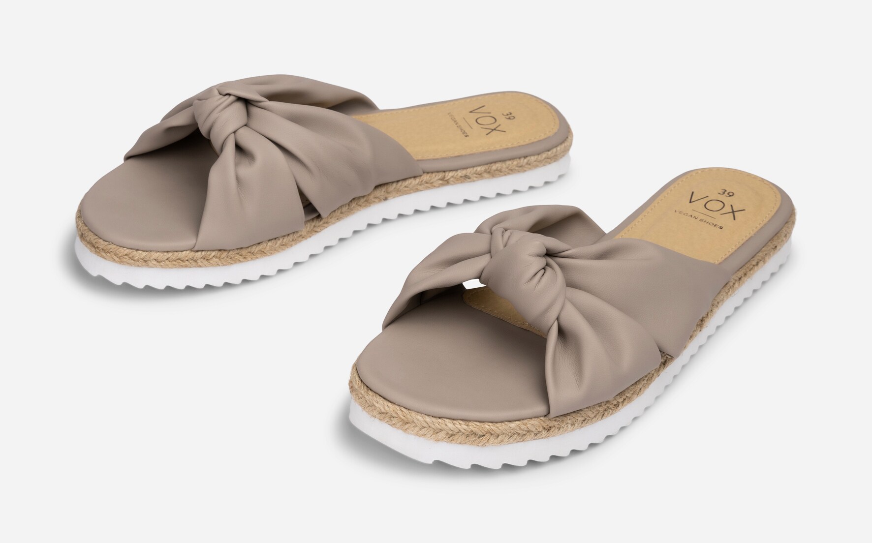 VOX, Sandaler Bruna