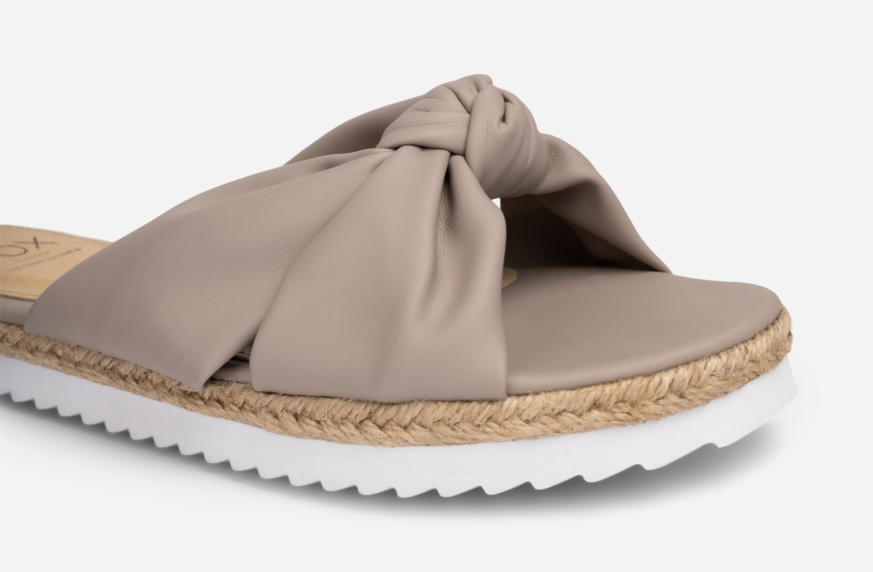 VOX, Sandaler Bruna