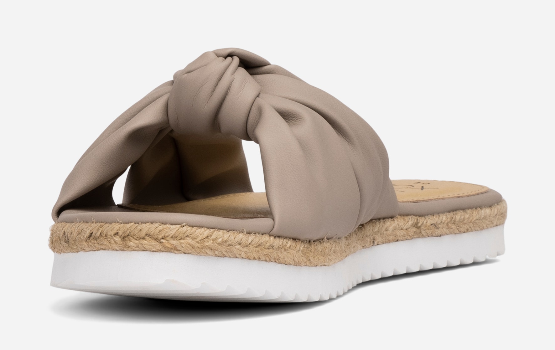 VOX, Sandaler Bruna