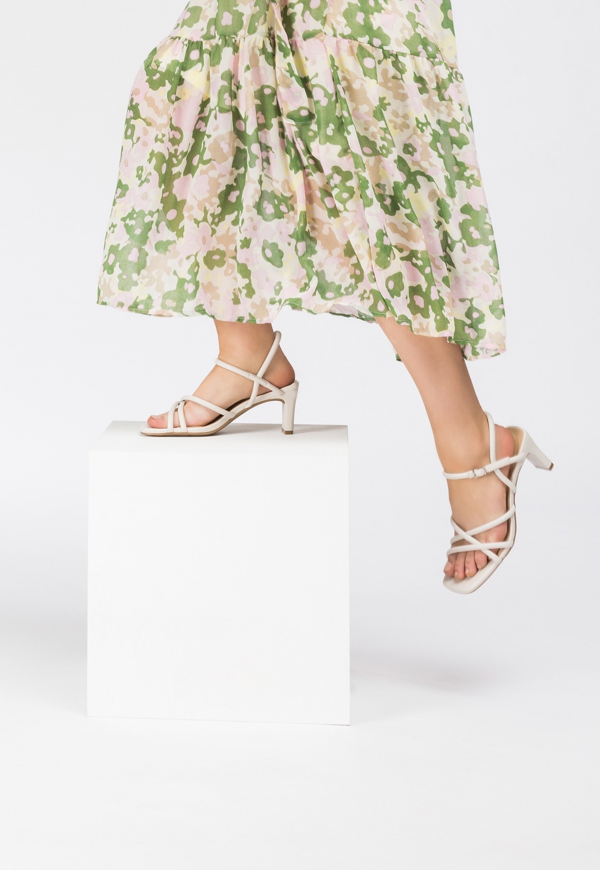 ALLEY, Sandaletter med remmar Vita