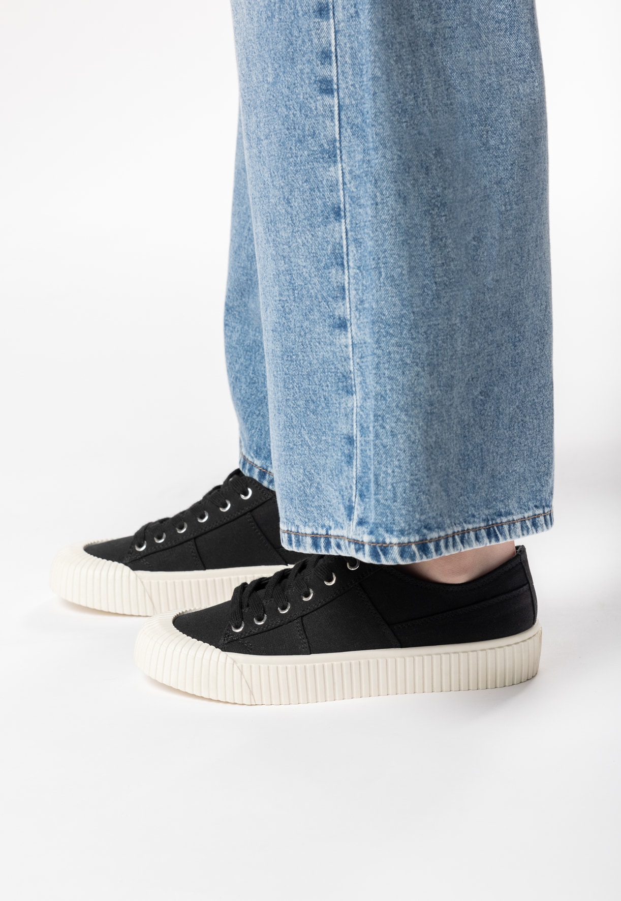 VOX, Sneakers Svarta