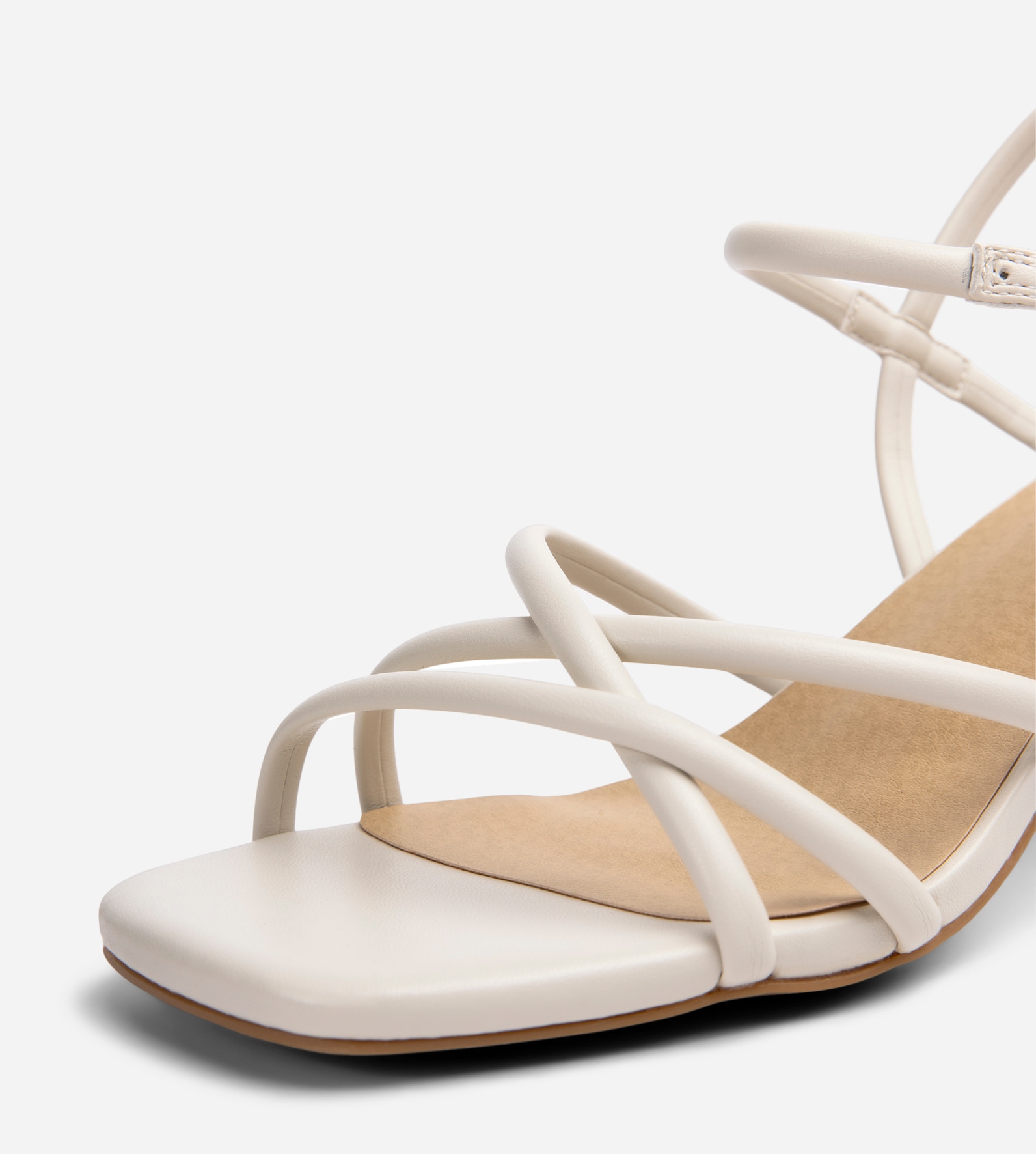 CLOU, Sandaletter med remmar Vita