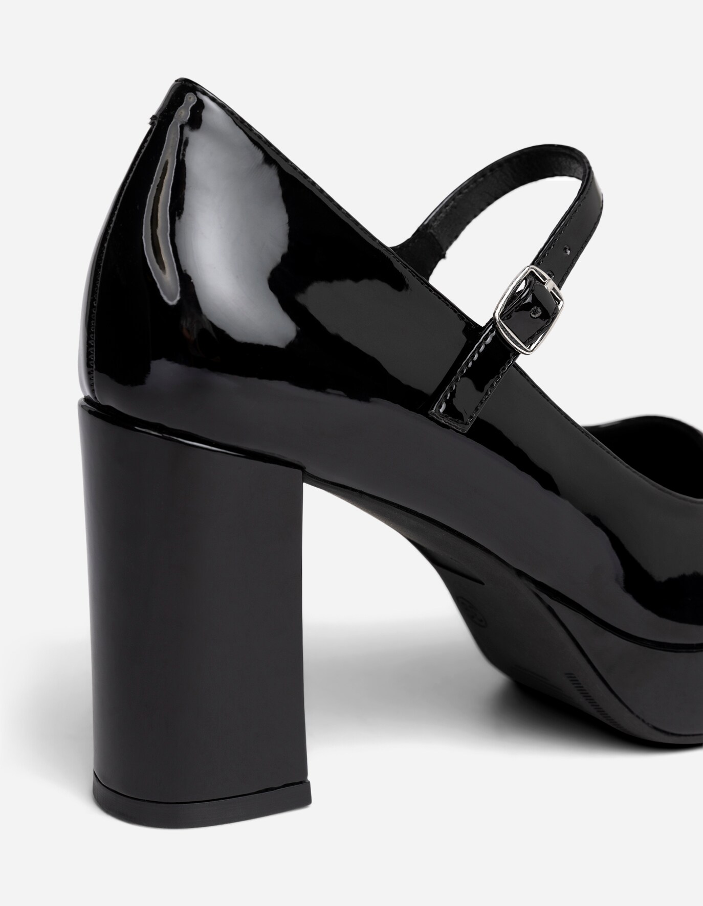 VOX, Mary Jane Svarta