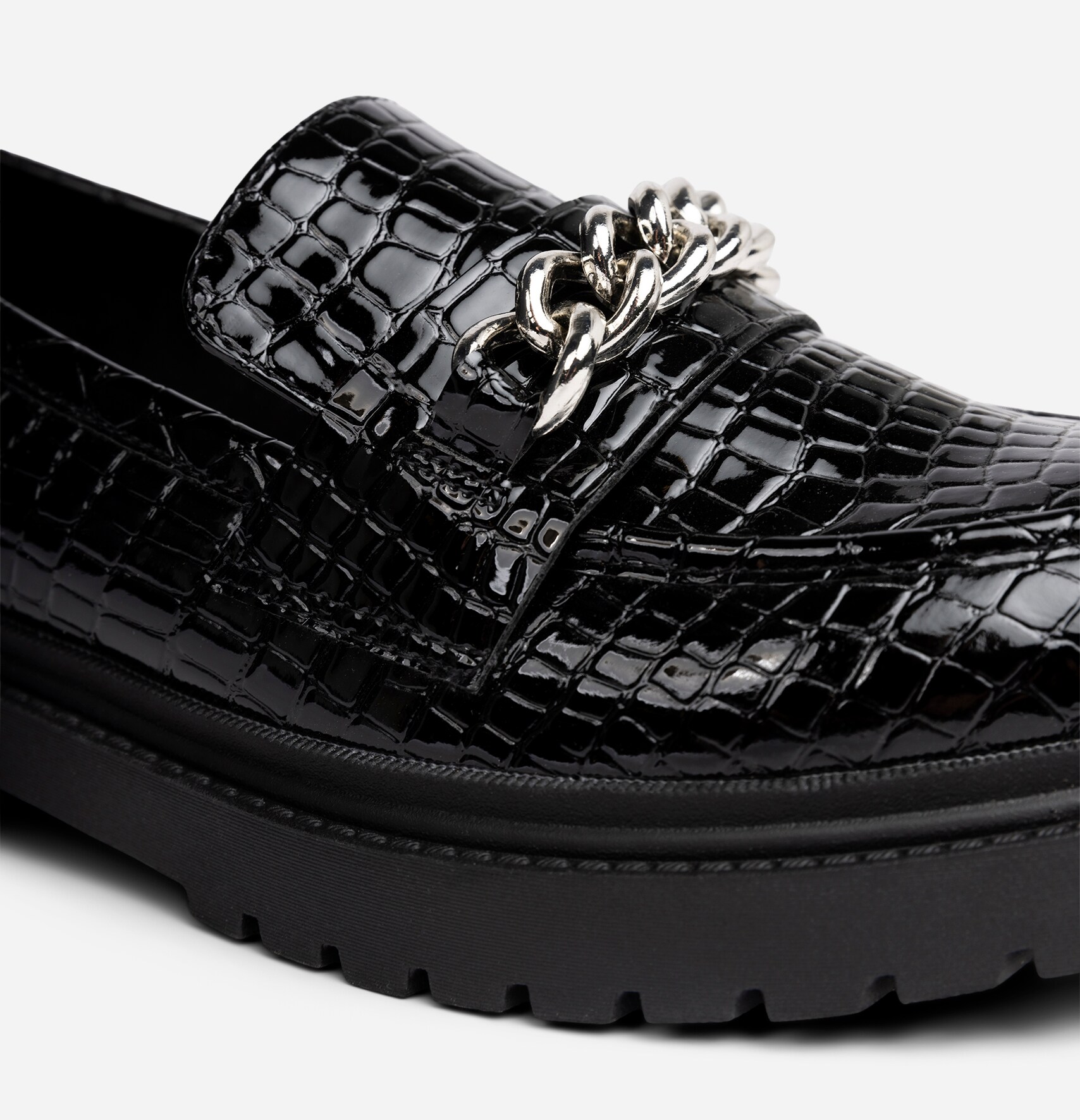 CLOU, Loafers med kedja Svarta
