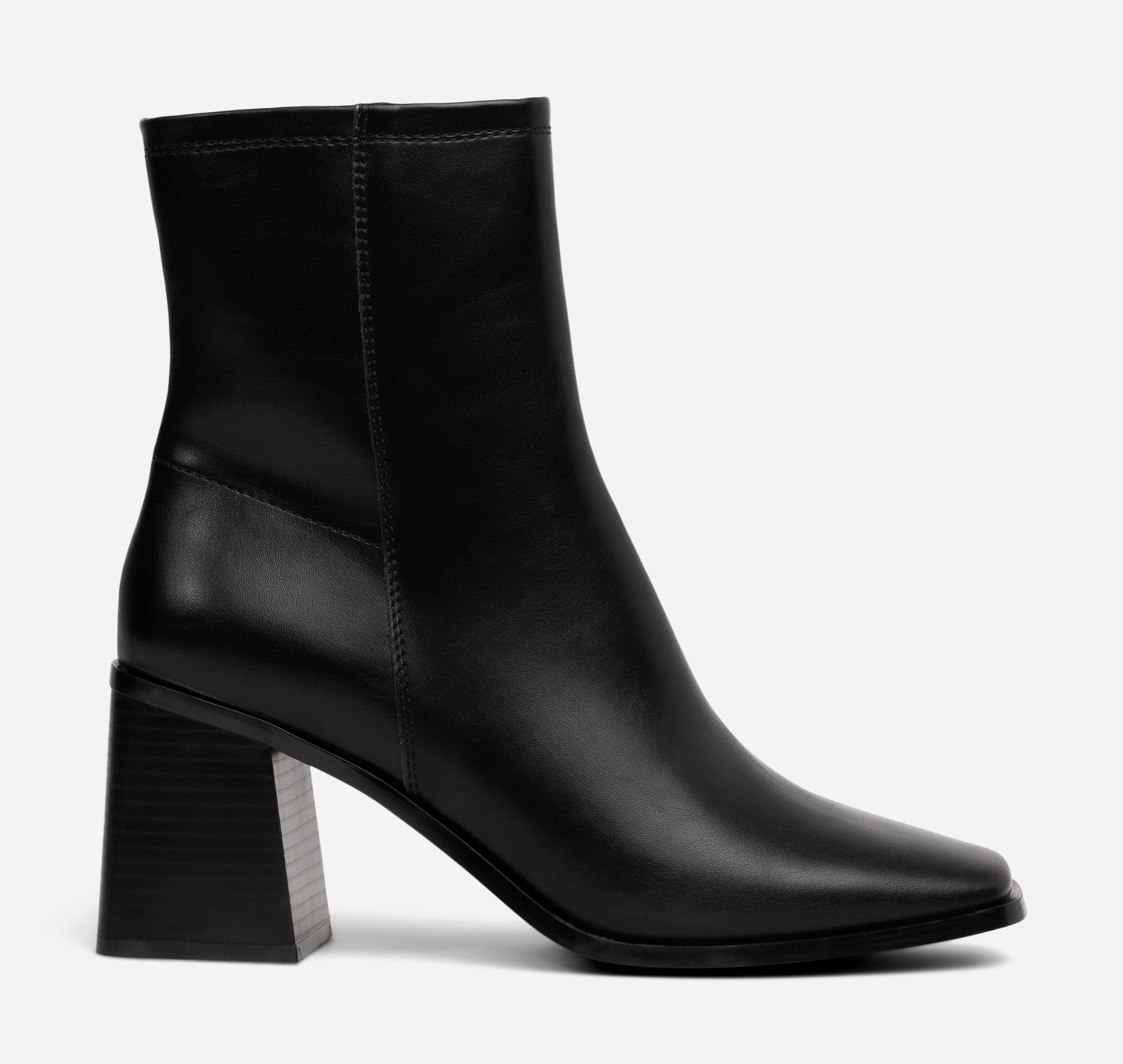 CLOU, Boots Svarta