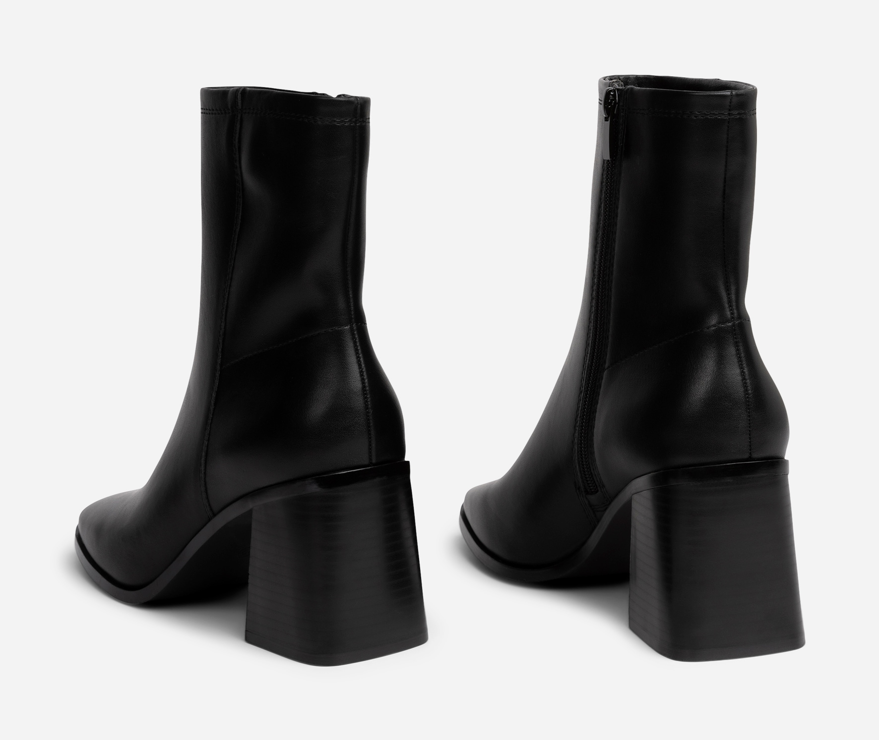 CLOU, Boots Svarta