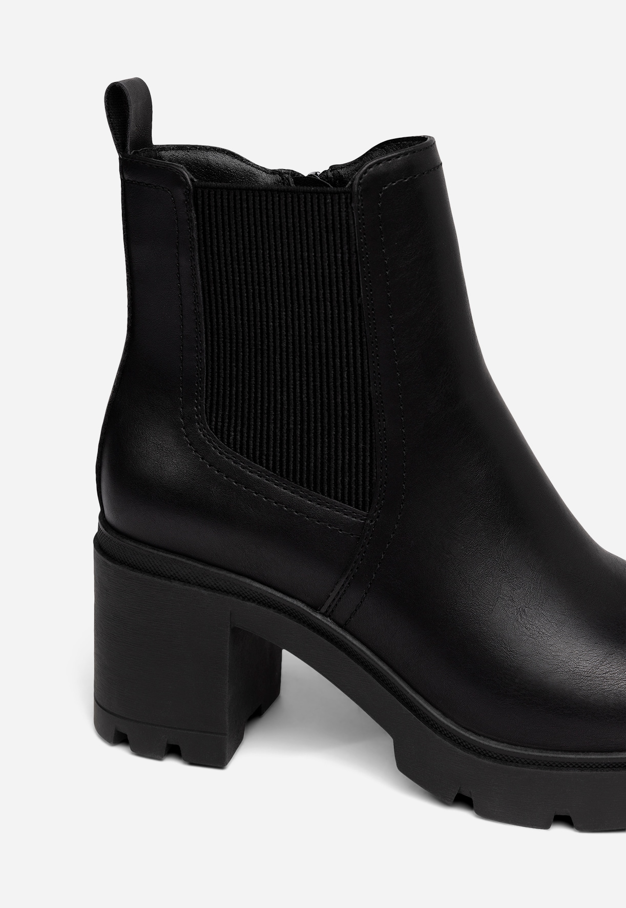 VOX, Boots Svarta