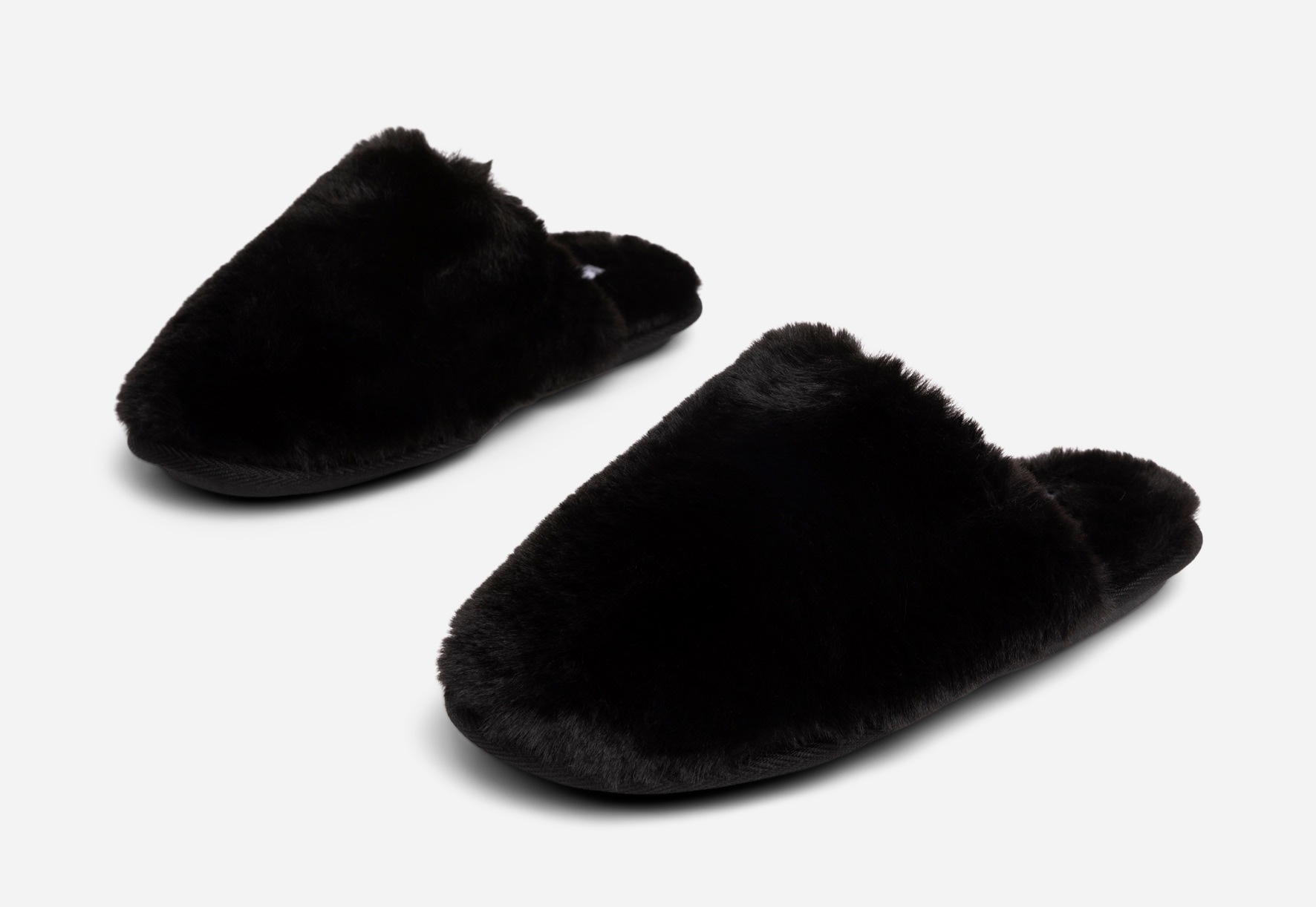 CLOU, Tofflor Svarta