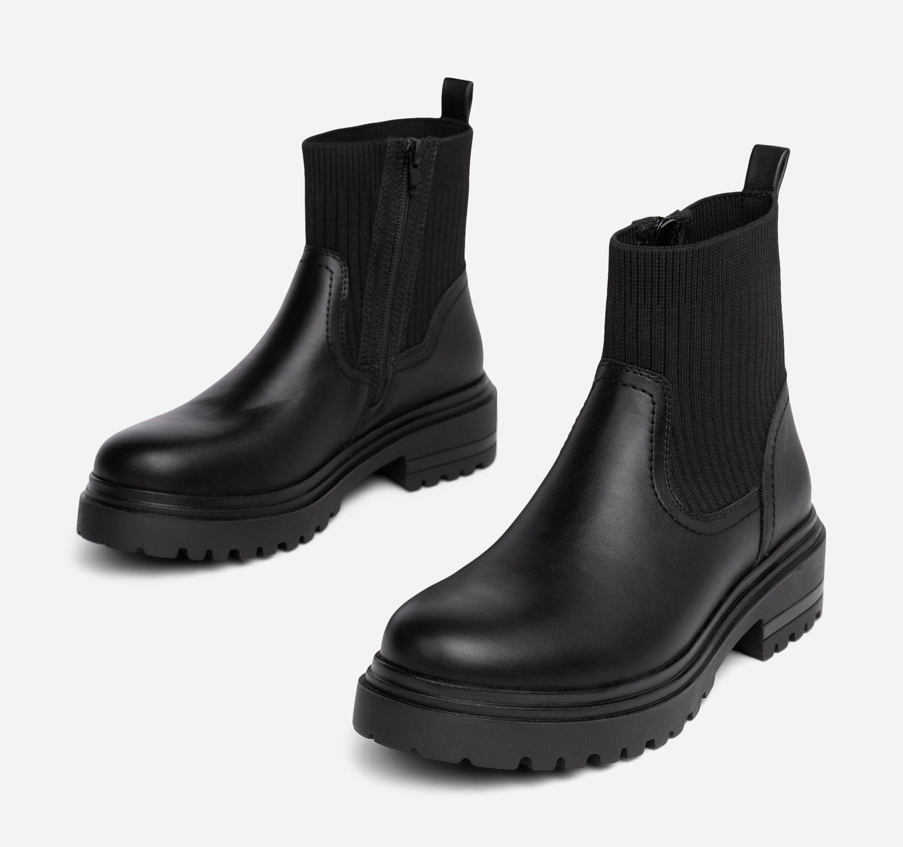 CLOU, Boots Svarta
