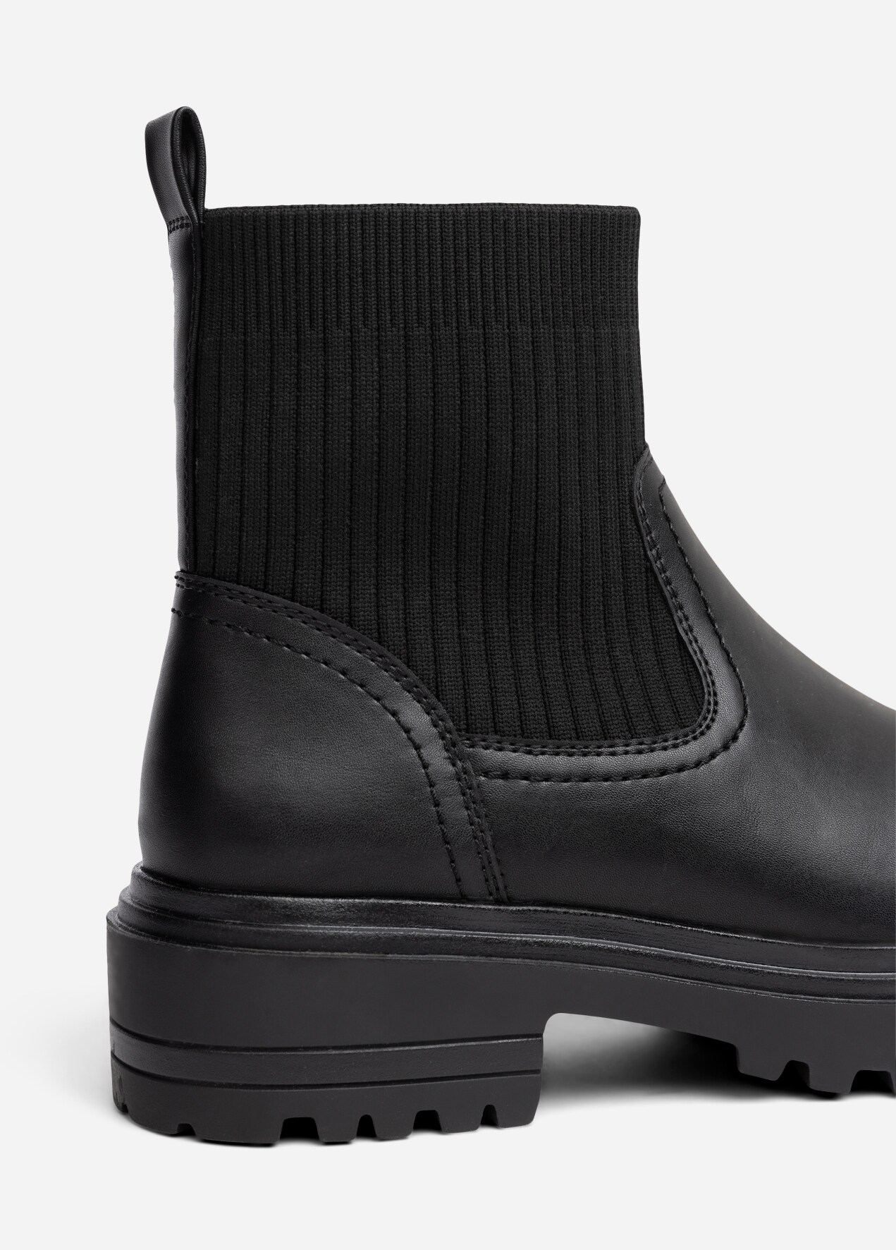 CLOU, Boots Svarta