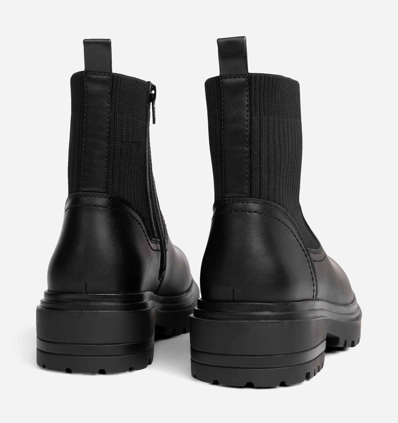 CLOU, Boots Svarta