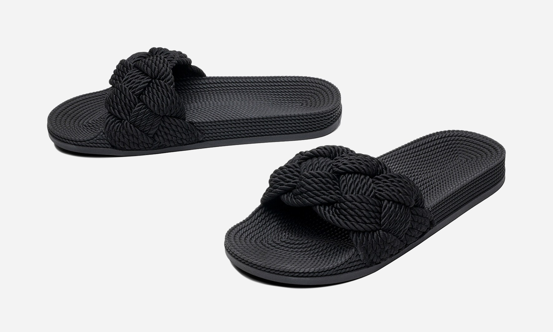 CLOU, Tofflor Svarta