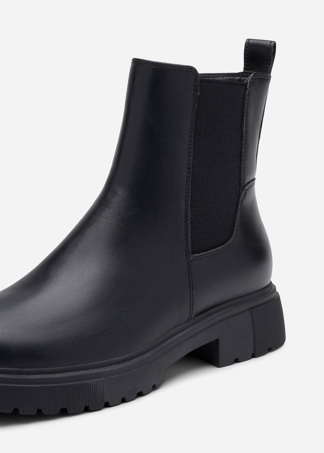 CLOU, Boots Svarta