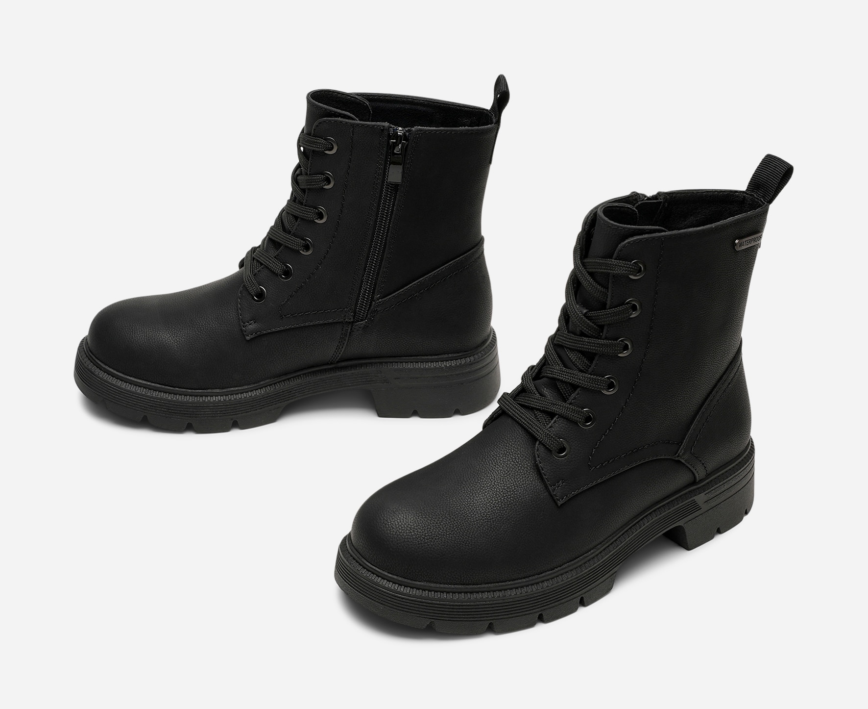 CLOU, Varmfodrade kängor med inbyggd brodd Svarta