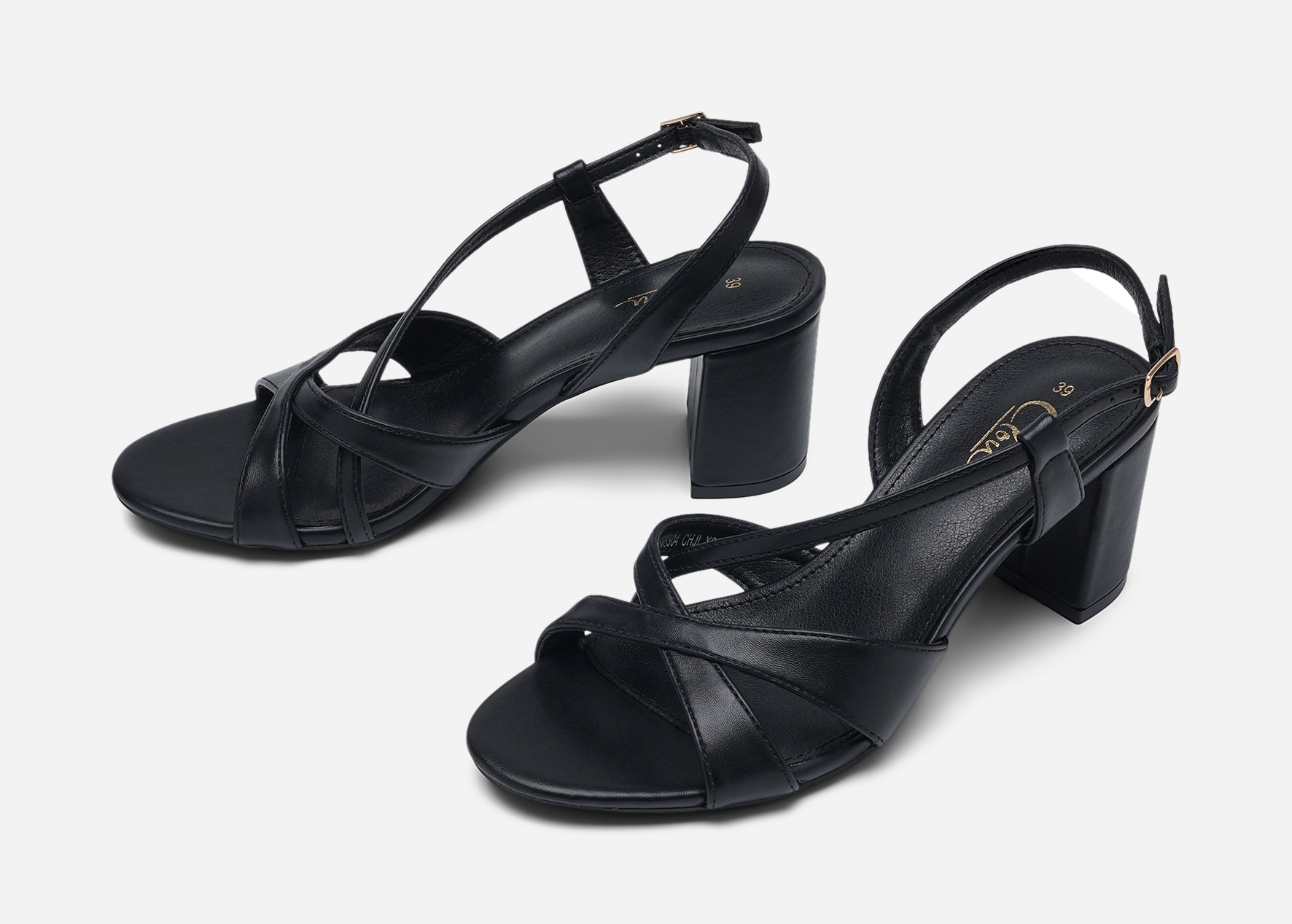 CLOU, Sandaletter med remmar Svarta