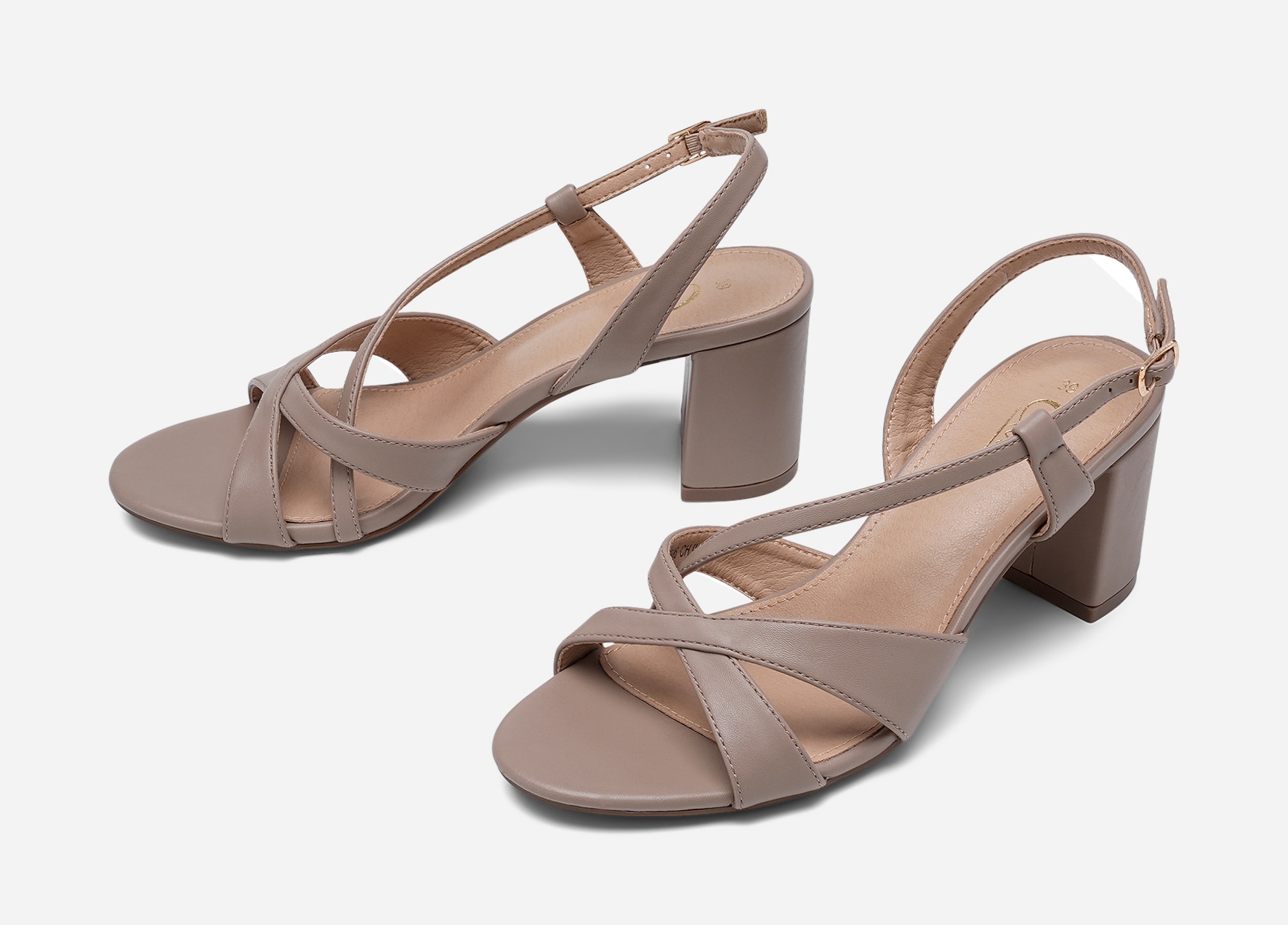 CLOU, Sandaletter med remmar Beigea